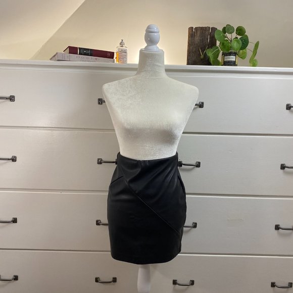 Dynamite Faux Leather Skirt + Black + Size Small - Picture 2 of 7